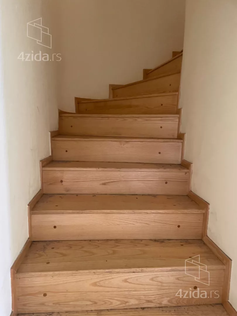 Šestosoban stan | 4zida