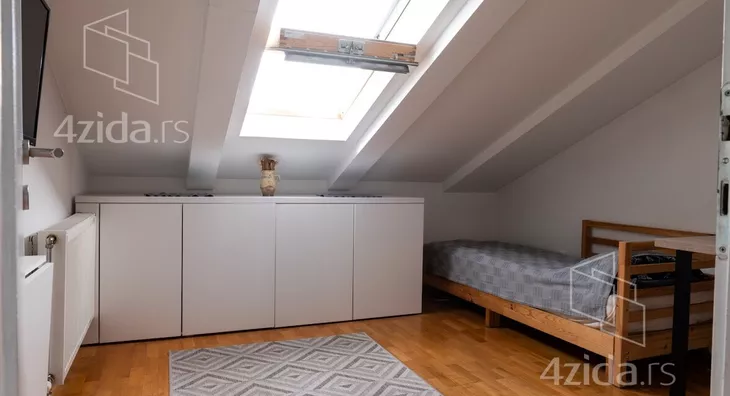 Četvoroiposoban stan | 4zida