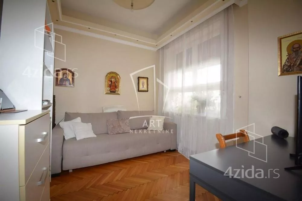 Petoiposoban stan | 4zida