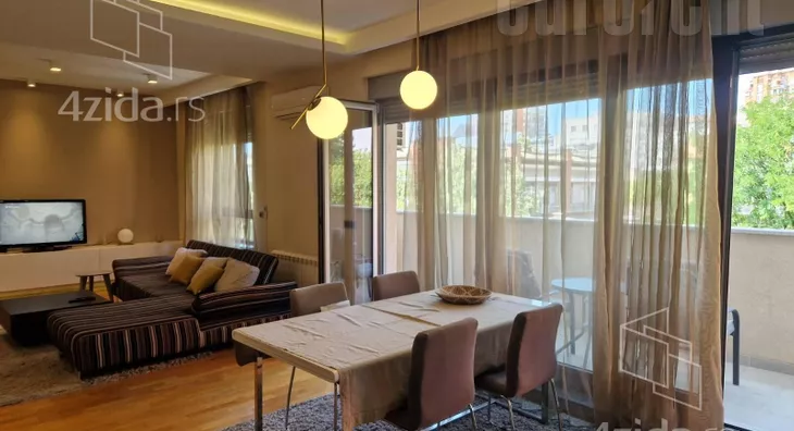 Petosoban stan | 4zida