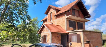 Usije | 4zida.rs