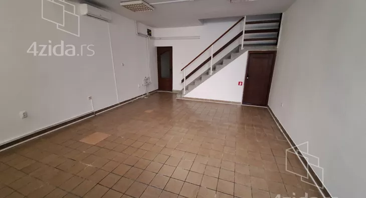 Poslovna zgrada | 4zida