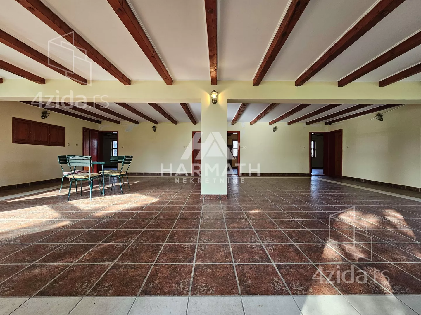 Poslovna zgrada | 4zida