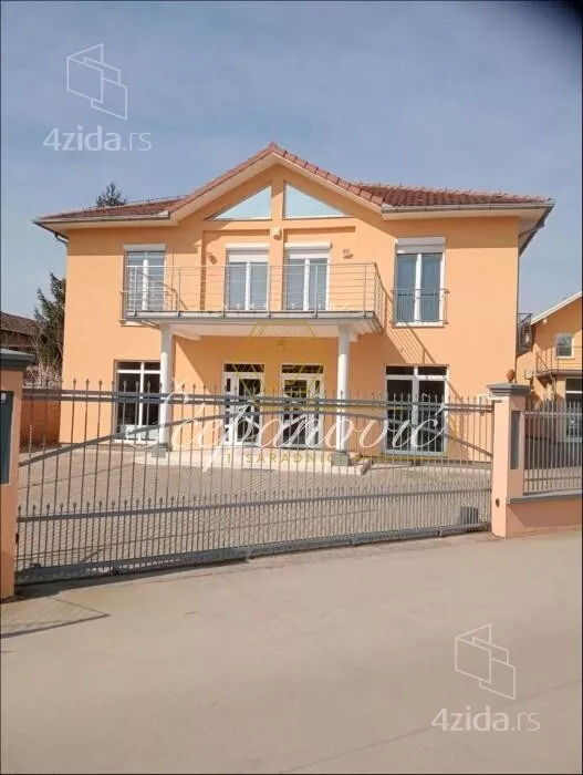 Poslovna zgrada | 4zida