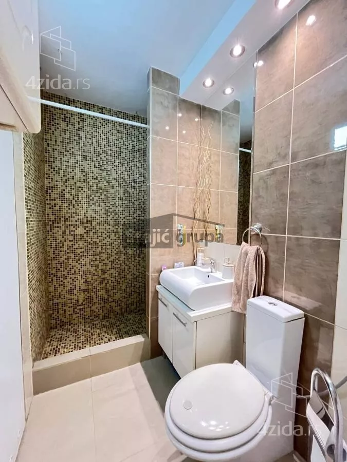 Troiposoban stan | 4zida