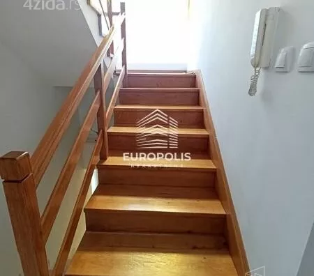 5-etažna kuća | 4zida