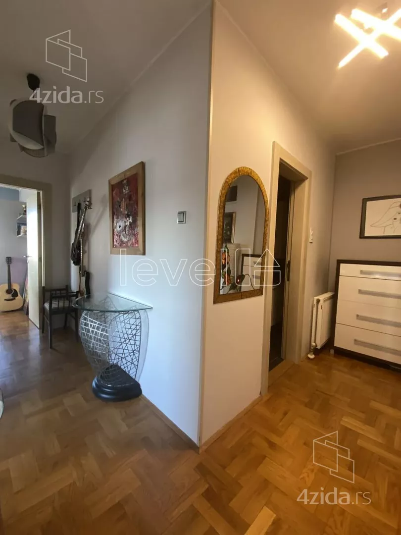 Šestosoban stan | 4zida