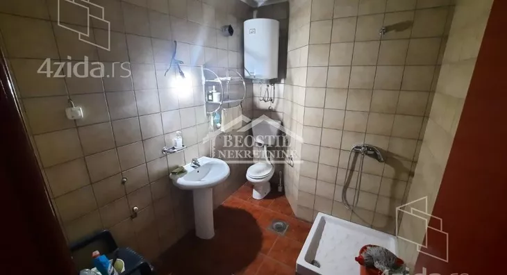 Petoiposoban stan | 4zida