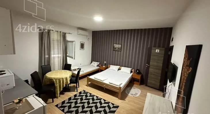 Poslovna zgrada | 4zida