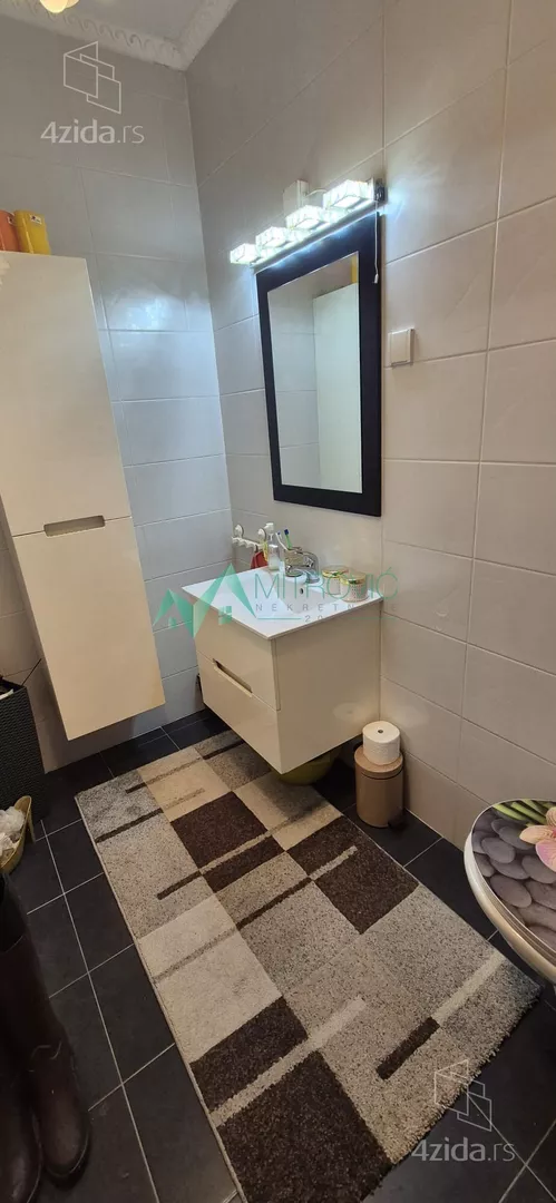 Četvoroiposoban stan | 4zida