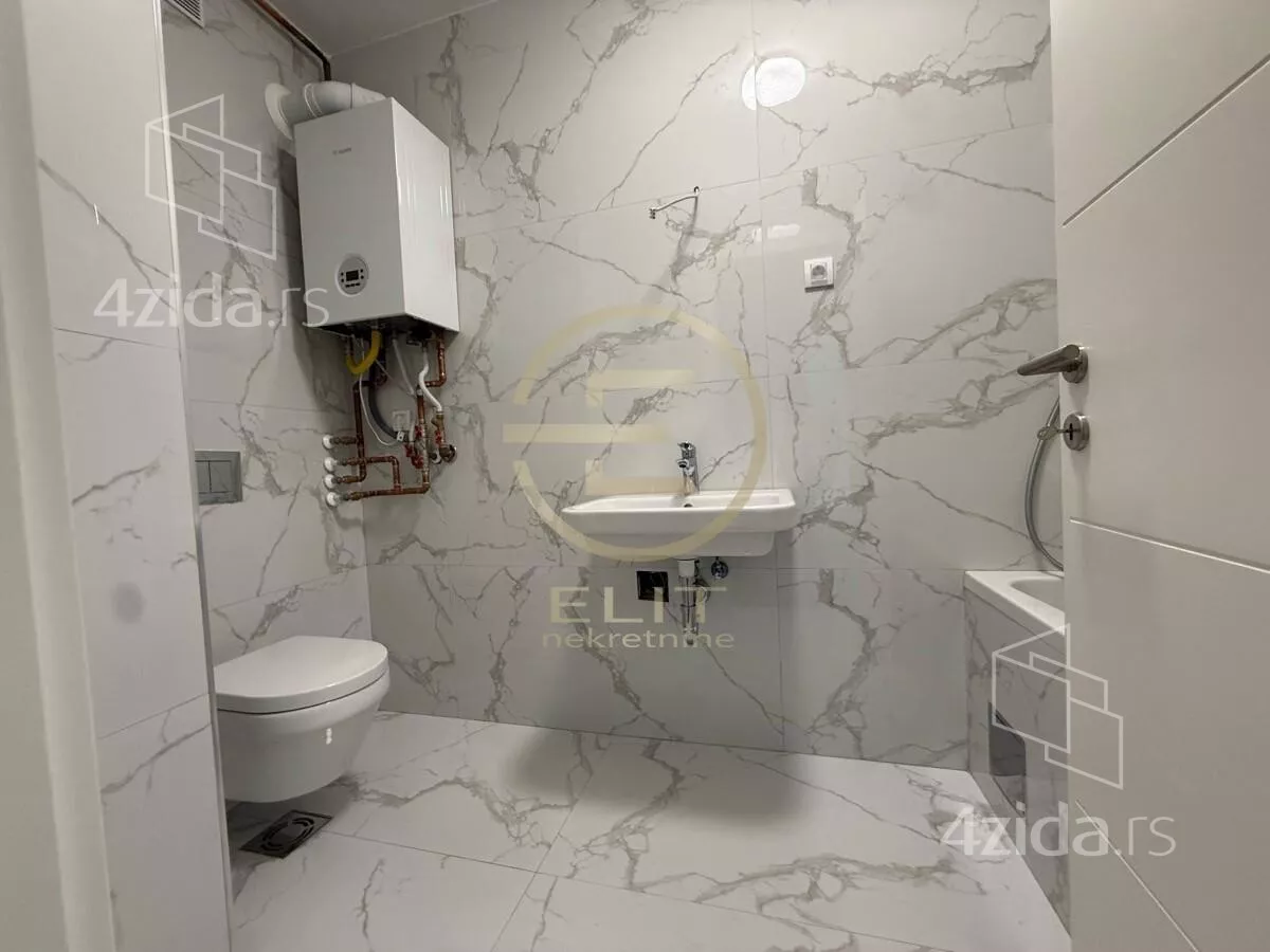 Šestosoban stan | 4zida