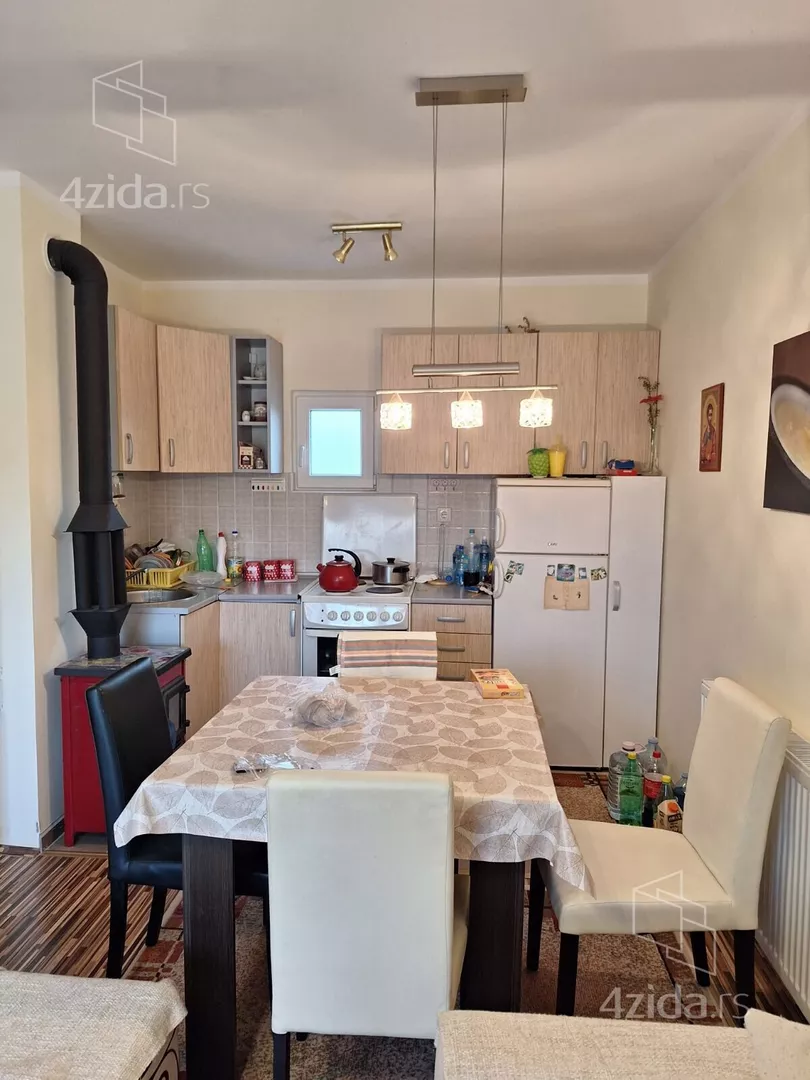 Četvoroiposoban stan | 4zida