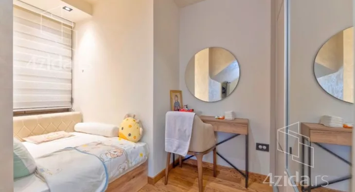 Šestosoban stan | 4zida