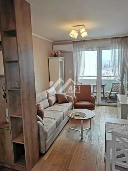 Lasla Gala | 4zida.rs