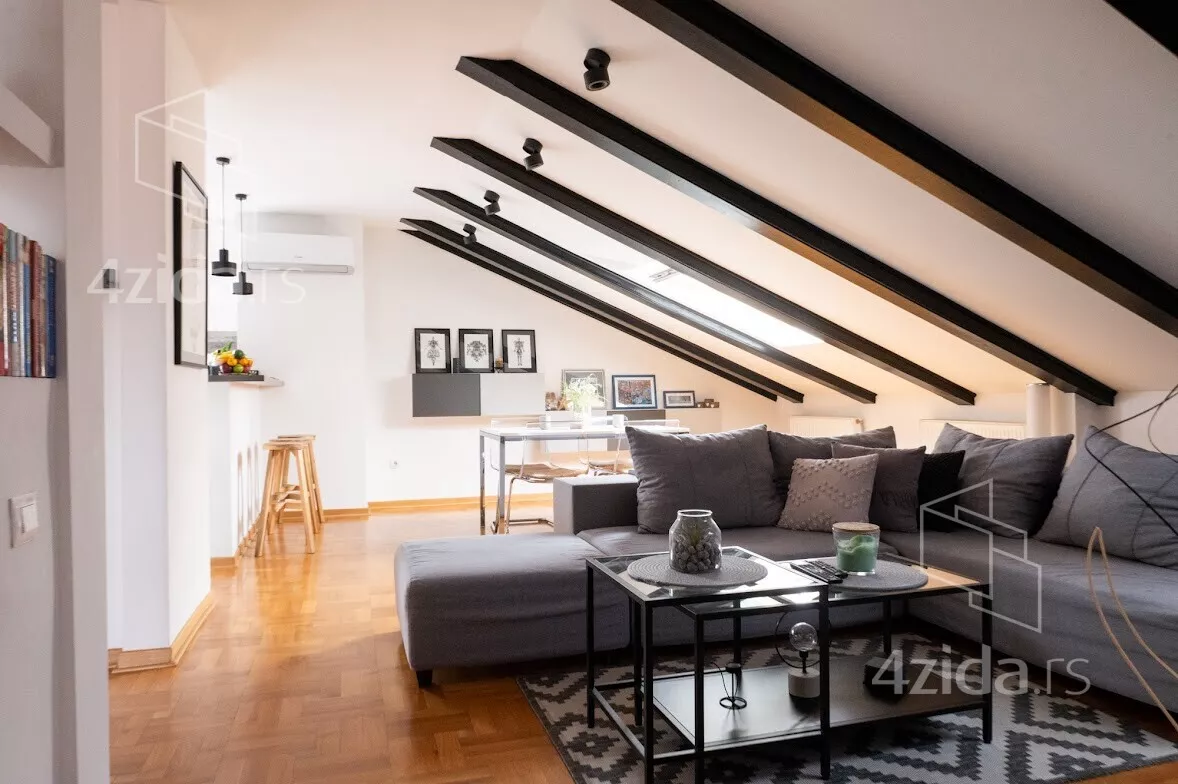 Četvoroiposoban stan | 4zida