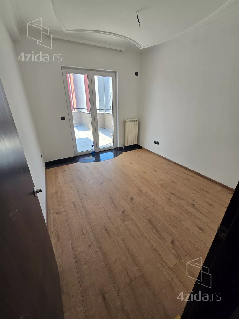 Četvoroiposoban stan | 4zida