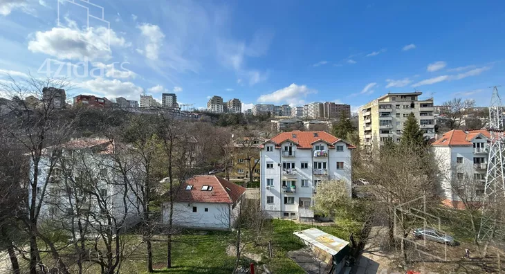 Četvoroiposoban stan | 4zida