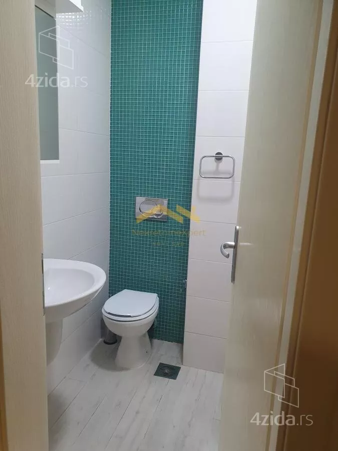 Šestosoban stan | 4zida