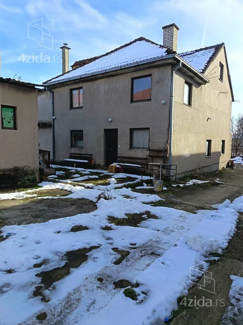 Poslovna zgrada | 4zida