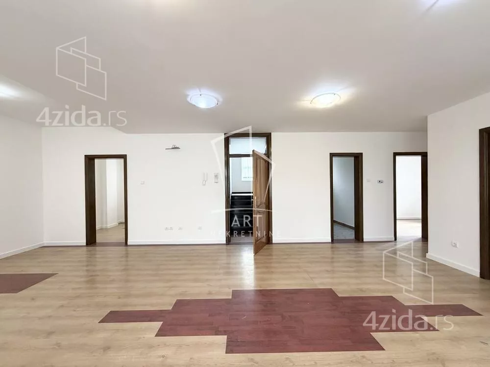 Poslovna zgrada | 4zida