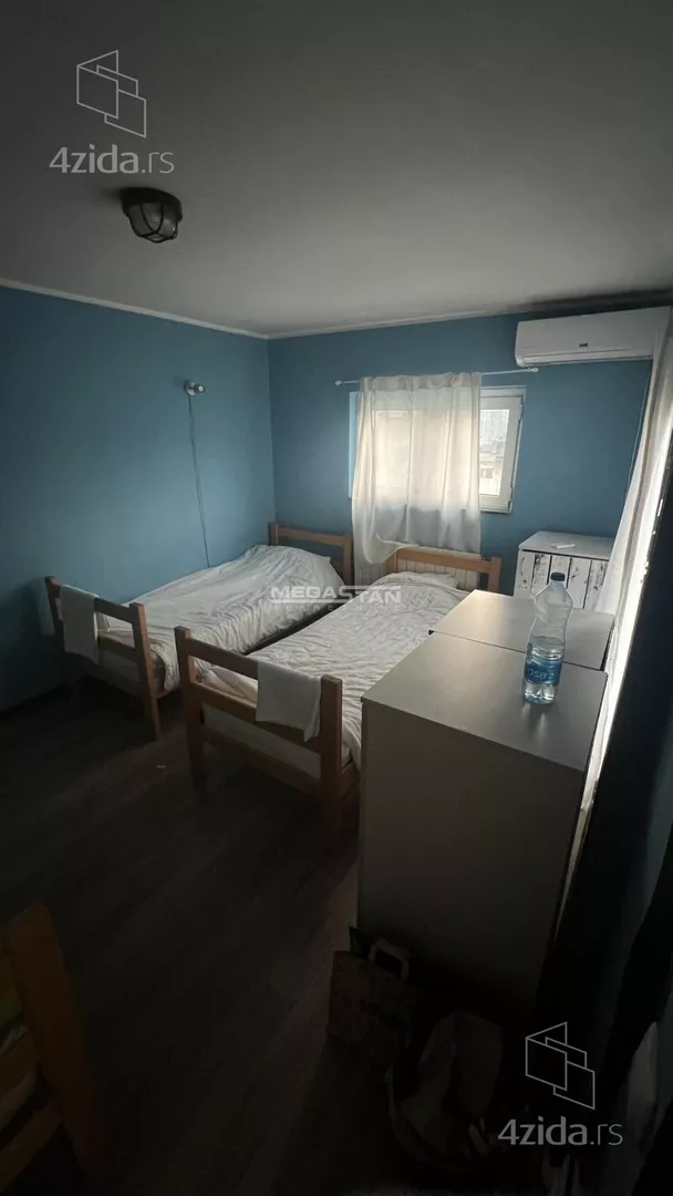 Šestoiposoban stan | 4zida