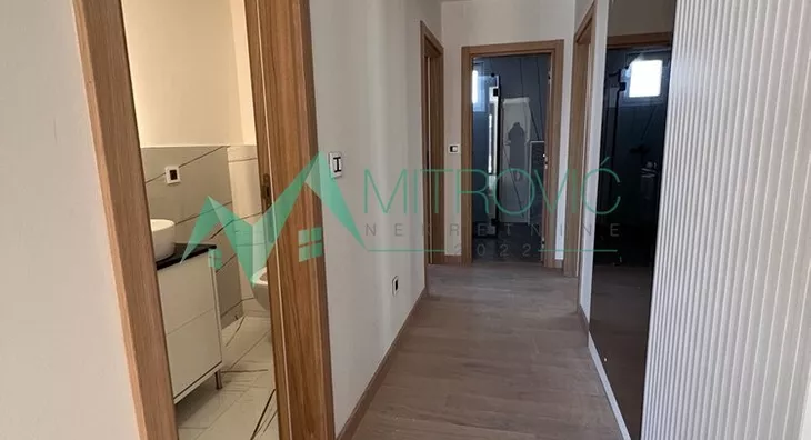 Šestosoban stan | 4zida