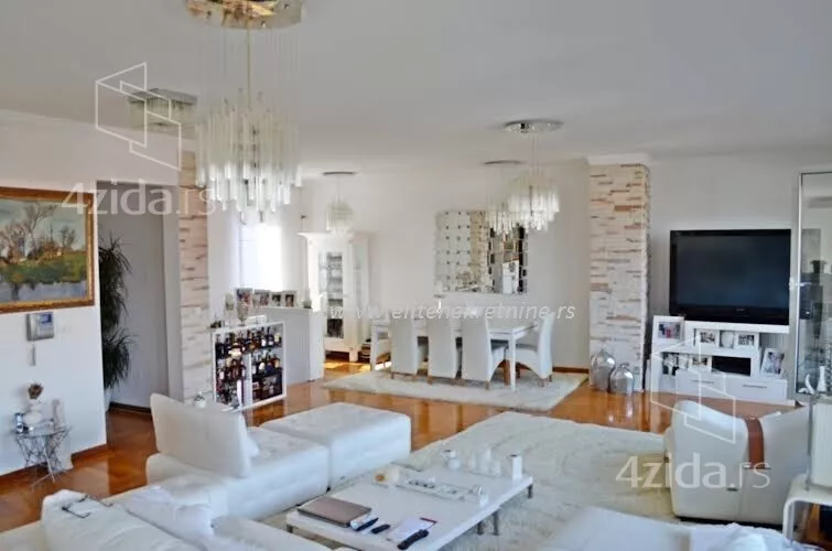 Petosoban stan | 4zida