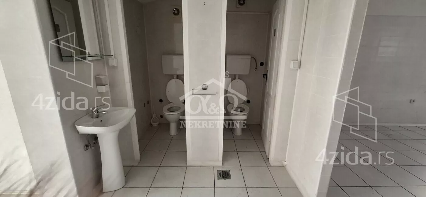 Poslovna zgrada | 4zida