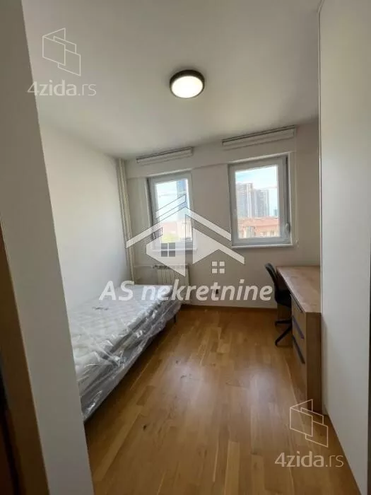 Četvoroiposoban stan | 4zida