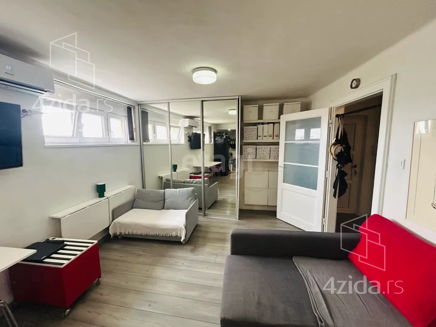 Jednoiposoban stan | 4zida