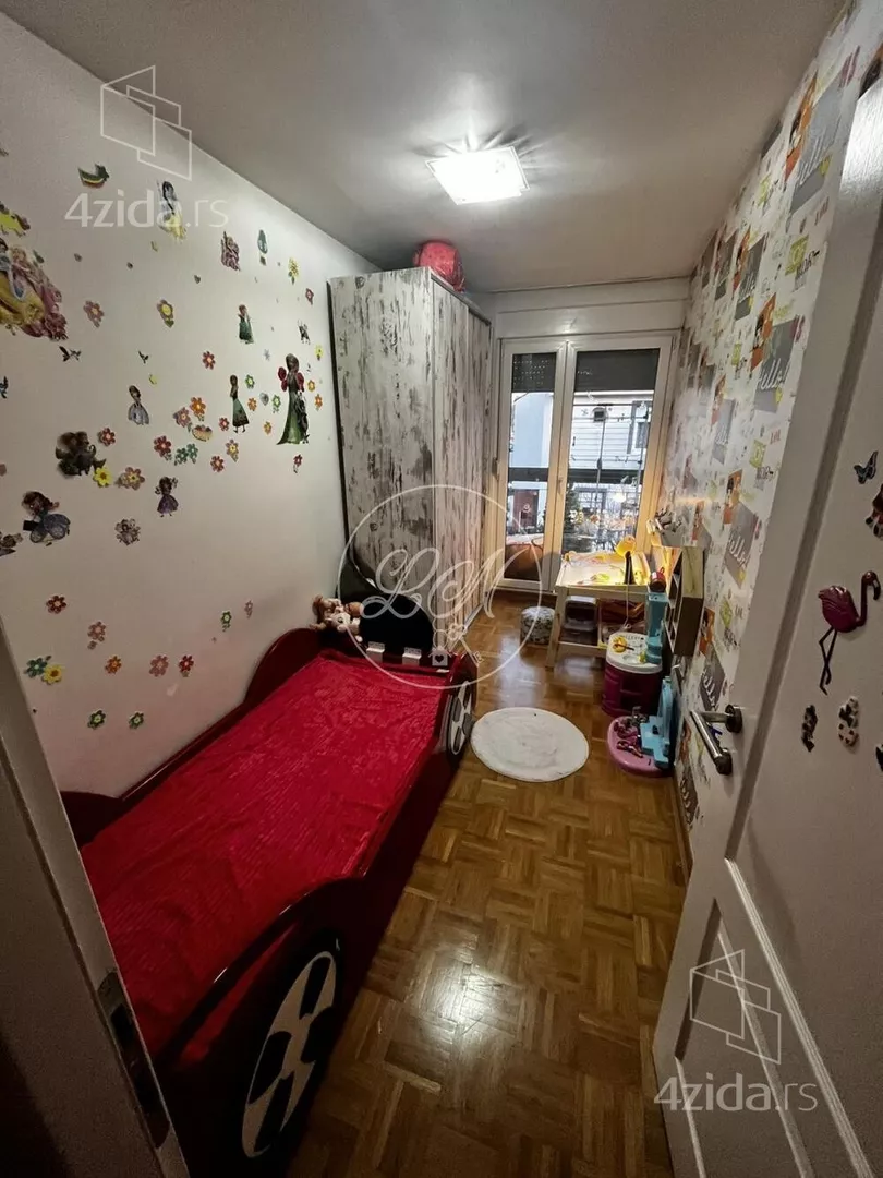 Petosoban stan | 4zida