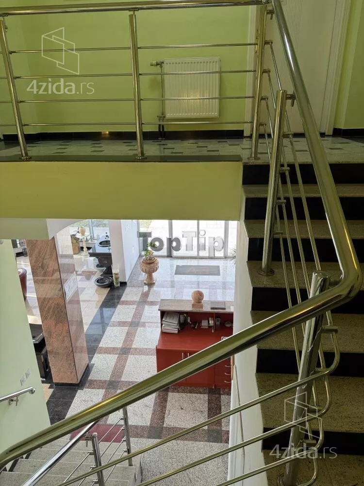 Poslovna zgrada | 4zida