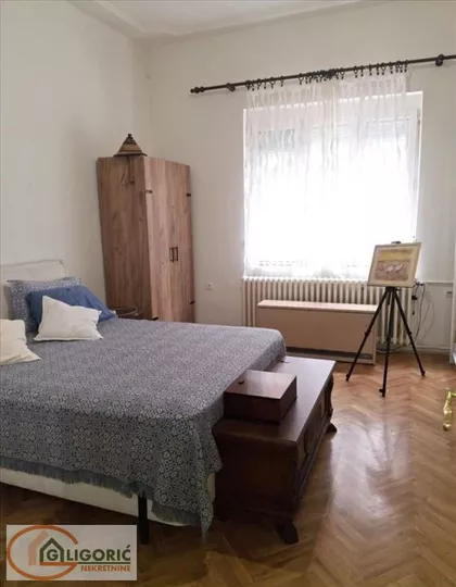 Pravni fakultet - Vračar | 4zida.rs