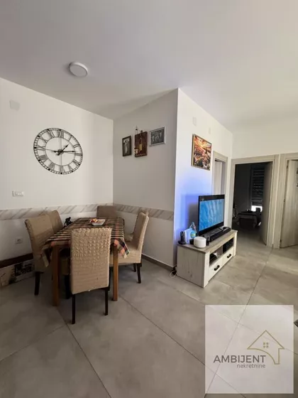 Stari Banovci | 4zida.rs