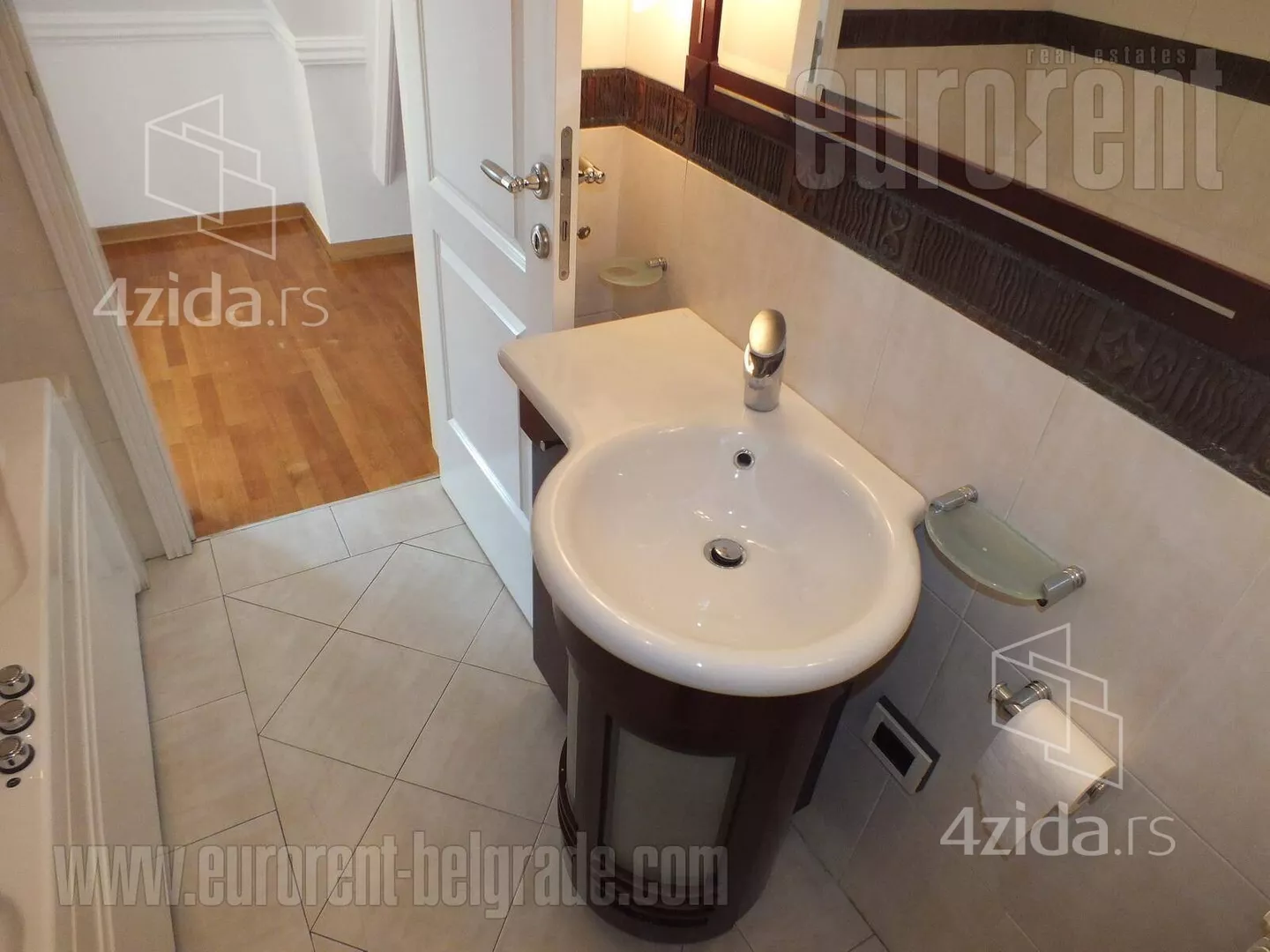 Sedmosoban stan | 4zida