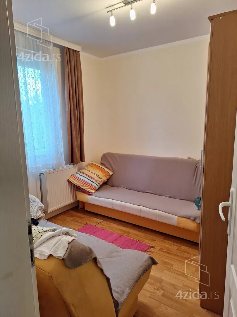 Četvoroiposoban stan | 4zida