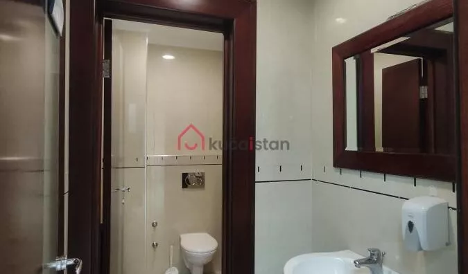 Poslovna zgrada | 4zida