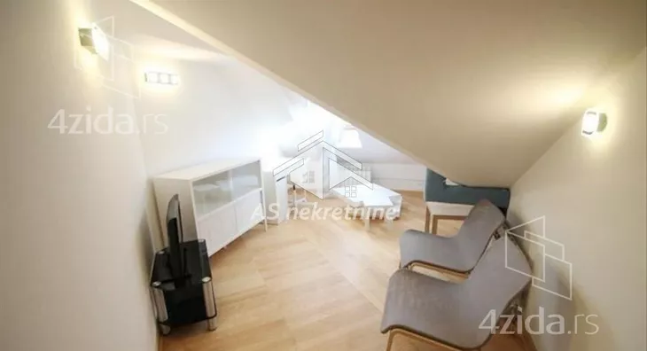 Četvoroiposoban stan | 4zida