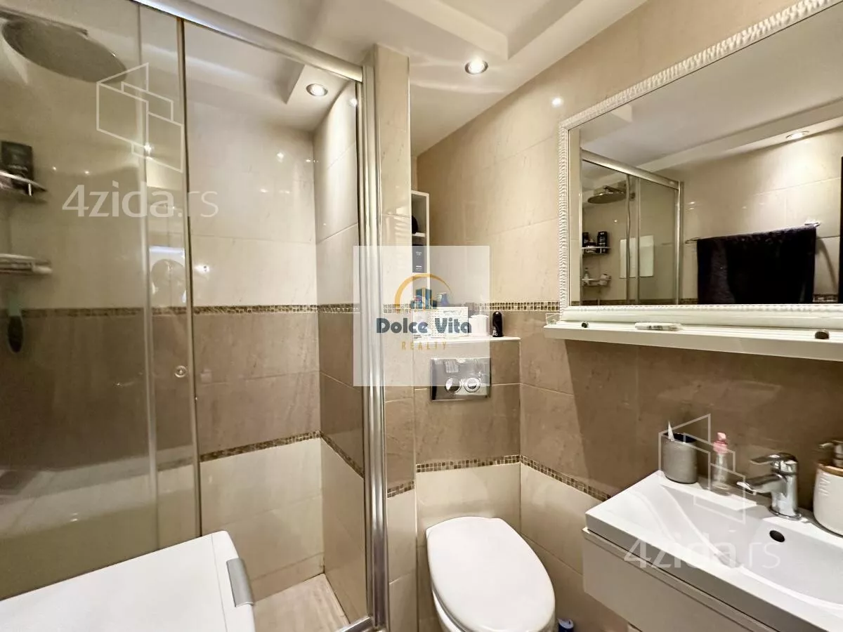 Šestosoban stan | 4zida