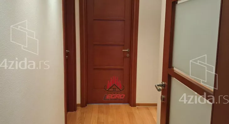 Petoiposoban stan | 4zida