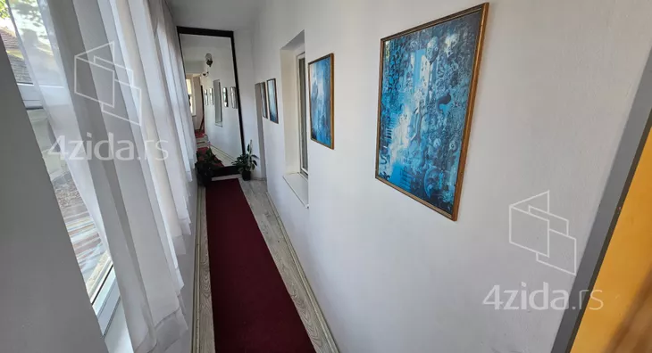 Poslovna zgrada | 4zida