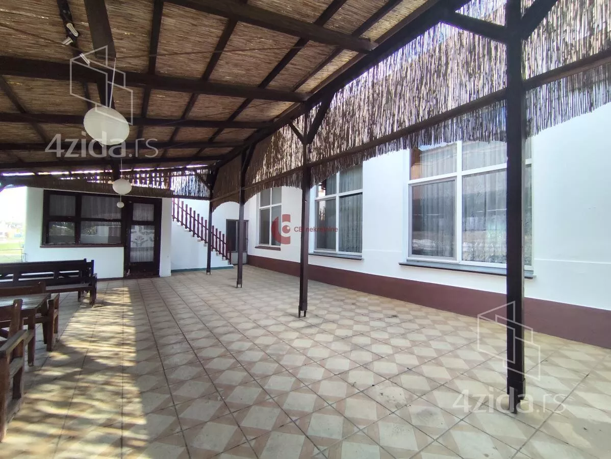 Poslovna zgrada | 4zida