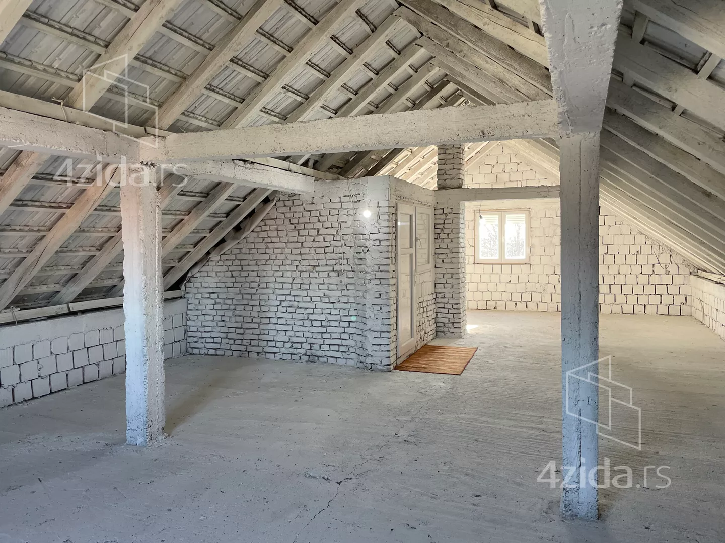 Poslovna zgrada | 4zida