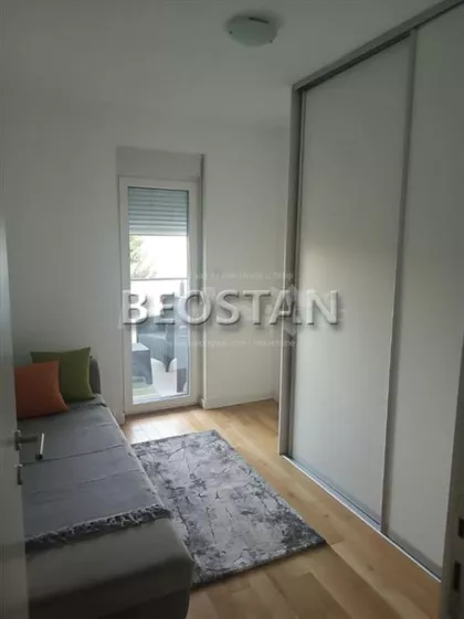 Svetotrojcina | 4zida.rs