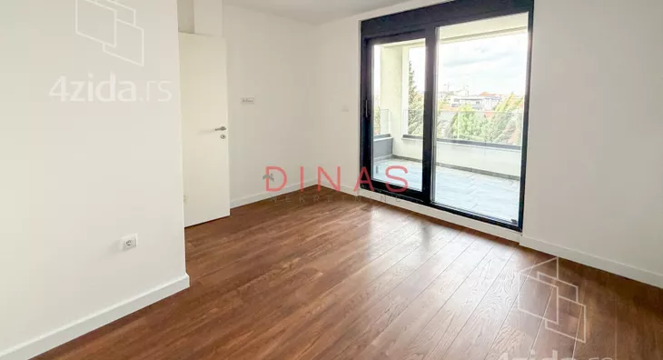 Šestosoban stan | 4zida