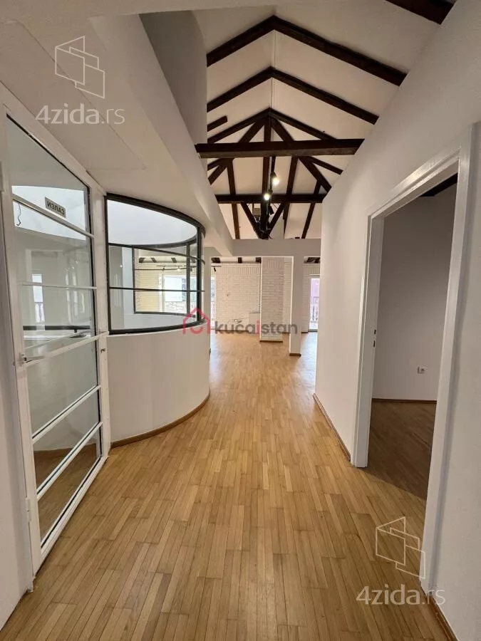 Poslovna zgrada | 4zida