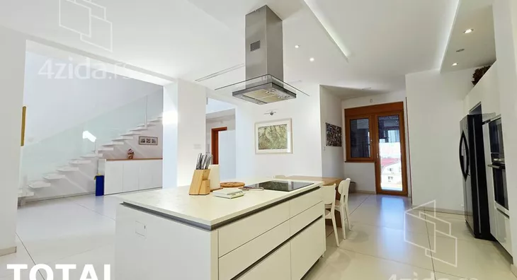 Sedmosoban stan | 4zida