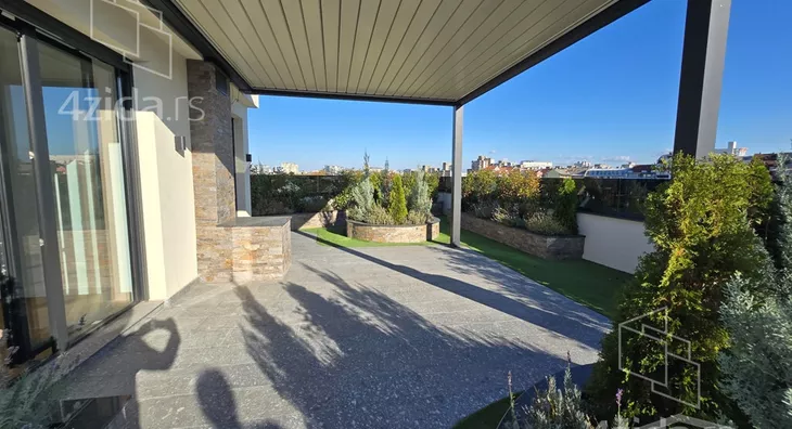 Šestosoban stan | 4zida