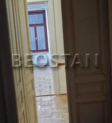 Šestoiposoban stan | 4zida