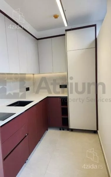 Poslovna zgrada | 4zida